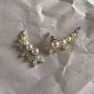 New laurel stud earrings